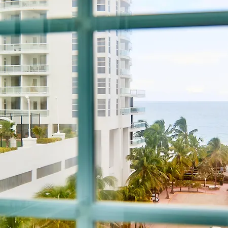 Modern Studio In Miami Beach-3